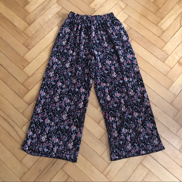 Xhilaration Pants - Floral Pleated Pants